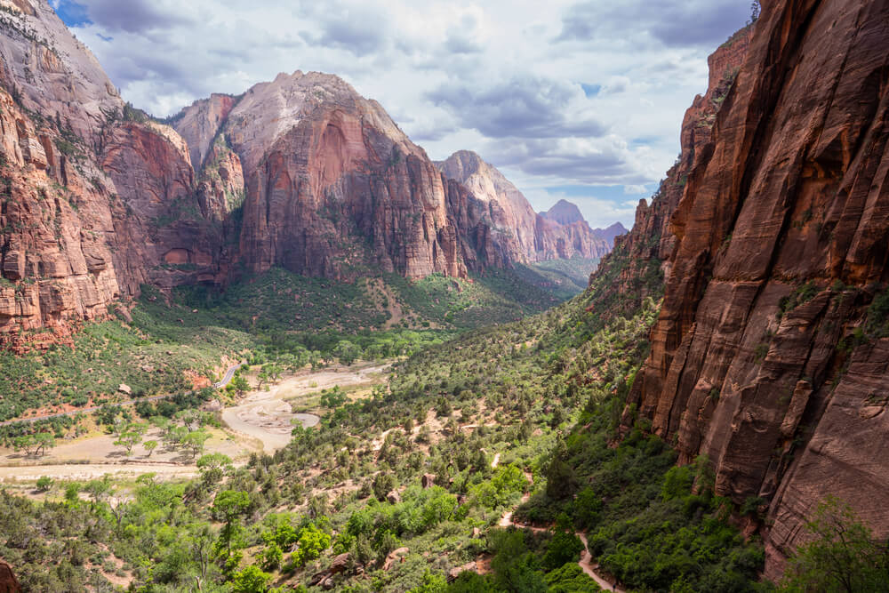 Wondering where to stay when visiting Zion? Here are some great places!